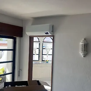  Apartamento Spacious Two Bedroom Apt, 200m From The